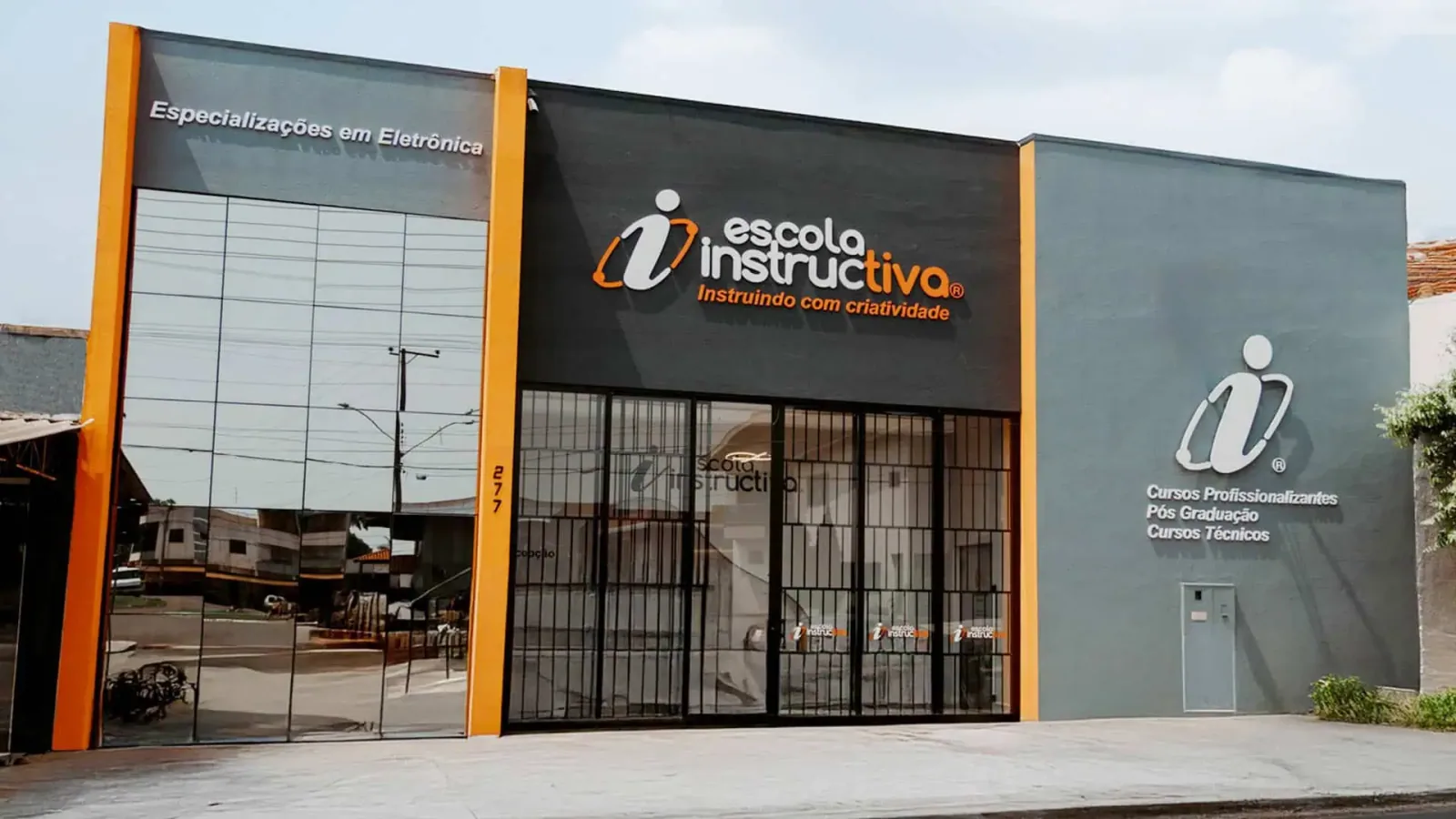 Conheça a Escola Instructiva